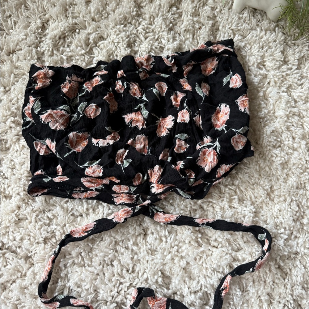 La Hearts Black and Floral Patterned Blouse